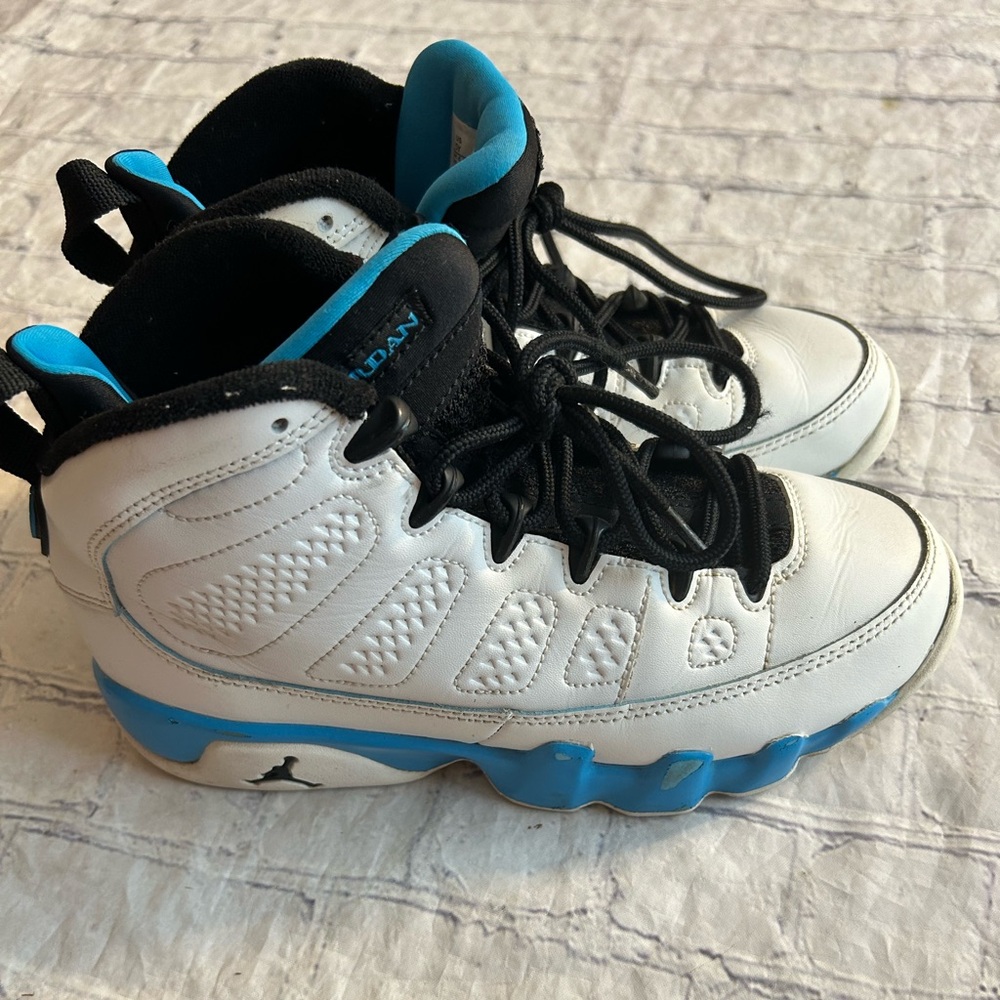 AIR JORDAN YOUTH WHITE/BLACK/BLUE HIGH TOPS SNEAKERS FV0143-101 (2023) SIZE 5Y